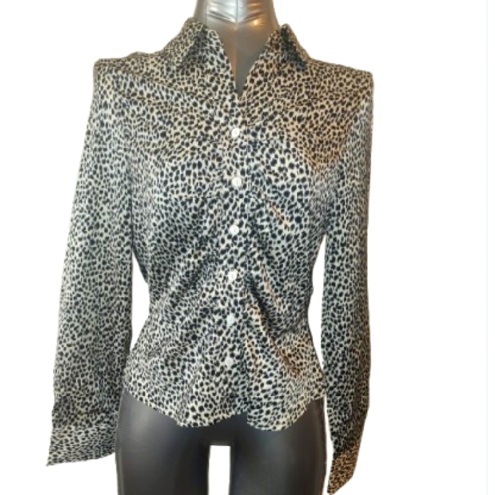 NWT 🍃Dotted Silky Blouse